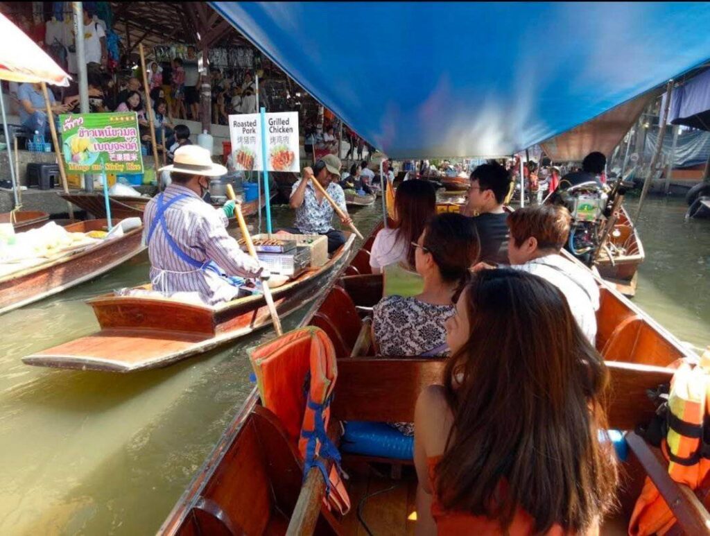 Damnoen Saduak Floating Market